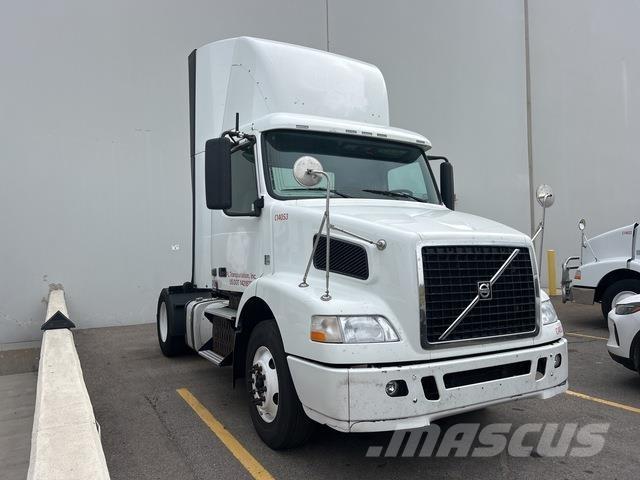 Volvo VNM 牵引车