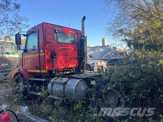 Volvo VNM200 牵引车