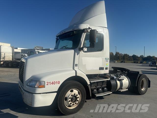 Volvo VNM42 牵引车