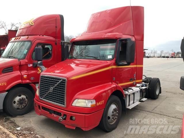 Volvo VNM42T 牵引车