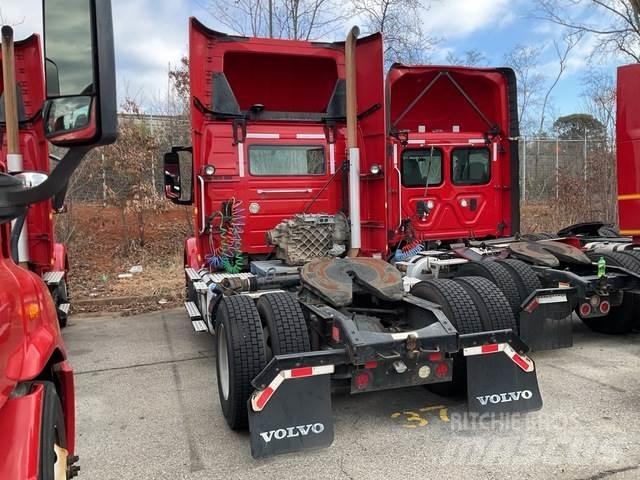 Volvo VNM42T 牵引车