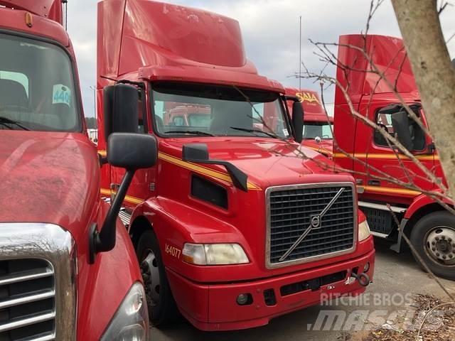 Volvo VNM42T 牵引车