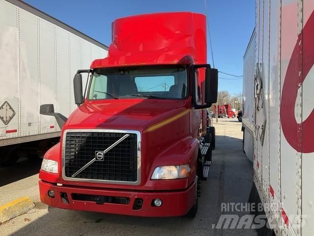 Volvo VNM42T 牵引车