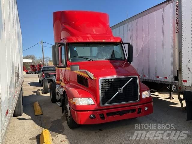 Volvo VNM42T 牵引车