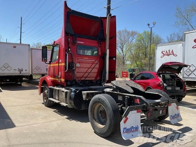 Volvo VNM42T 牵引车