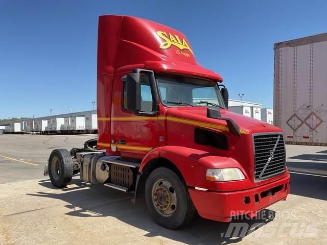 Volvo VNM42T 牵引车