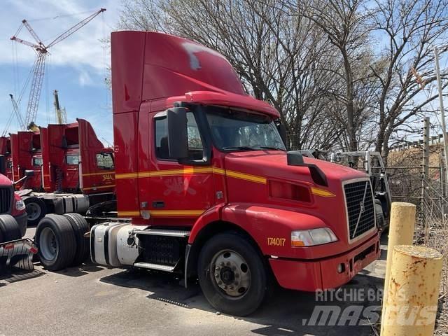 Volvo VNM42T 牵引车