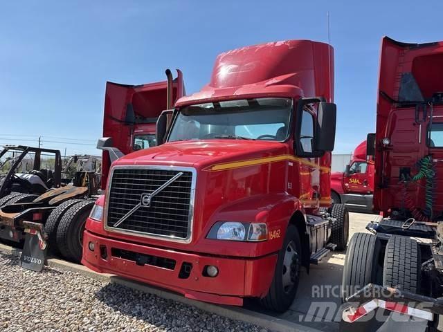 Volvo VNM42T 牵引车