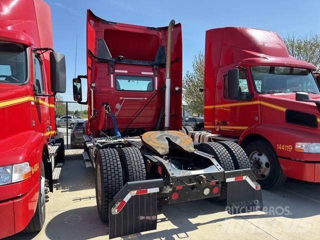 Volvo VNM42T 牵引车