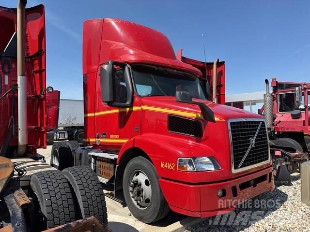Volvo VNM42T 牵引车