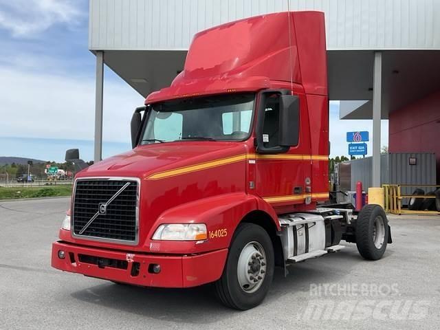 Volvo VNM42T 牵引车
