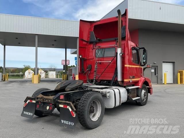 Volvo VNM42T 牵引车
