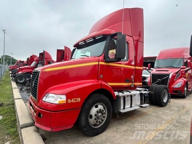 Volvo VNM42T 牵引车