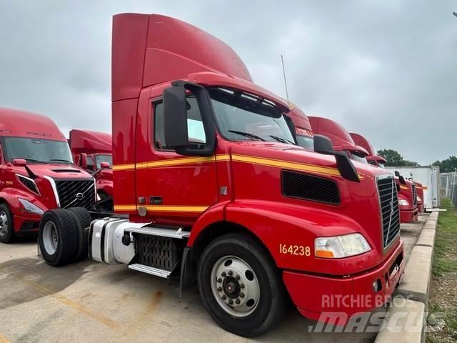 Volvo VNM42T 牵引车