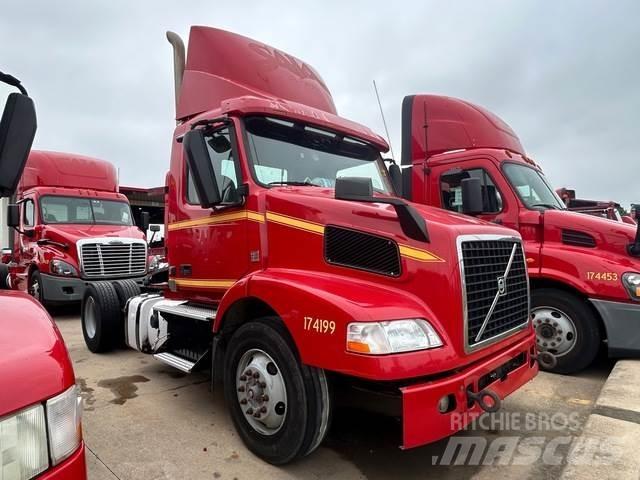 Volvo VNM42T 牵引车