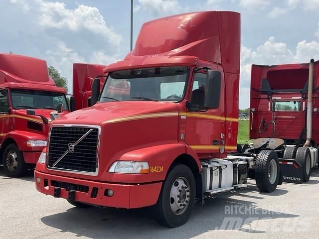 Volvo VNM42T 牵引车