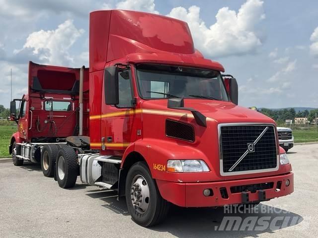 Volvo VNM42T 牵引车