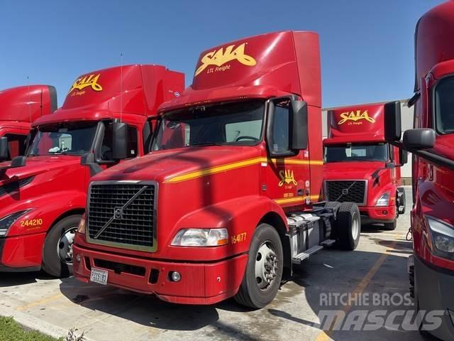 Volvo VNM42T 牵引车