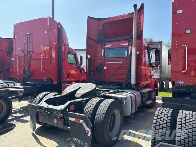 Volvo VNM42T 牵引车