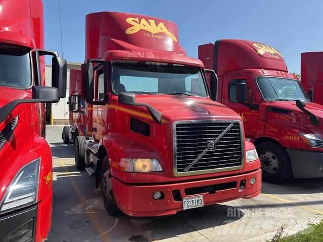 Volvo VNM42T 牵引车