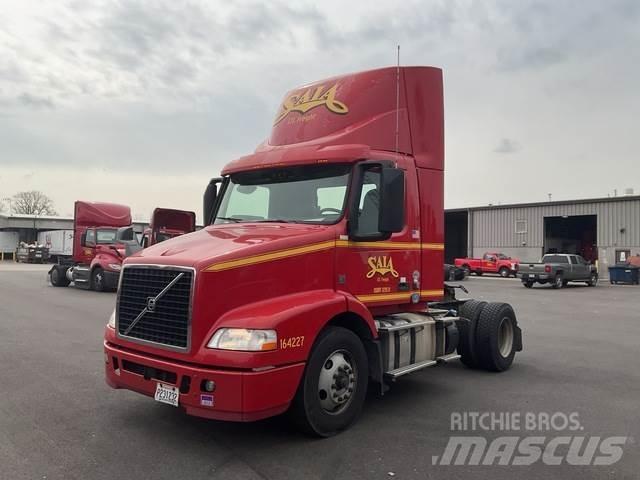 Volvo VNM42T 牵引车