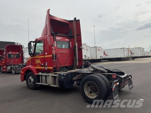Volvo VNM42T 牵引车