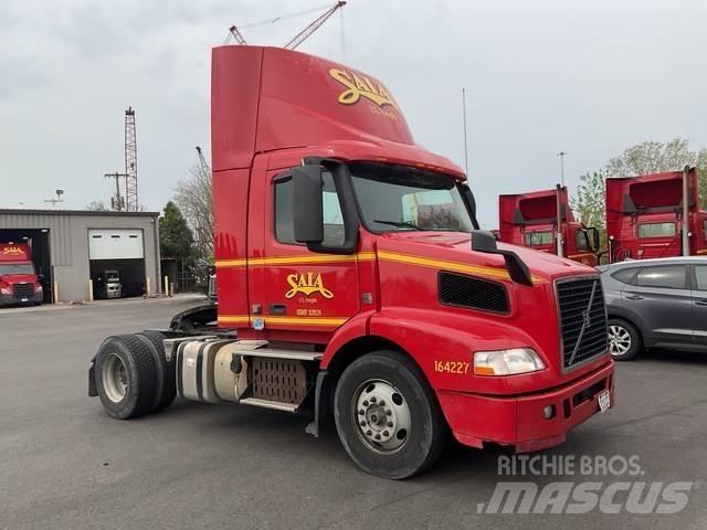 Volvo VNM42T 牵引车