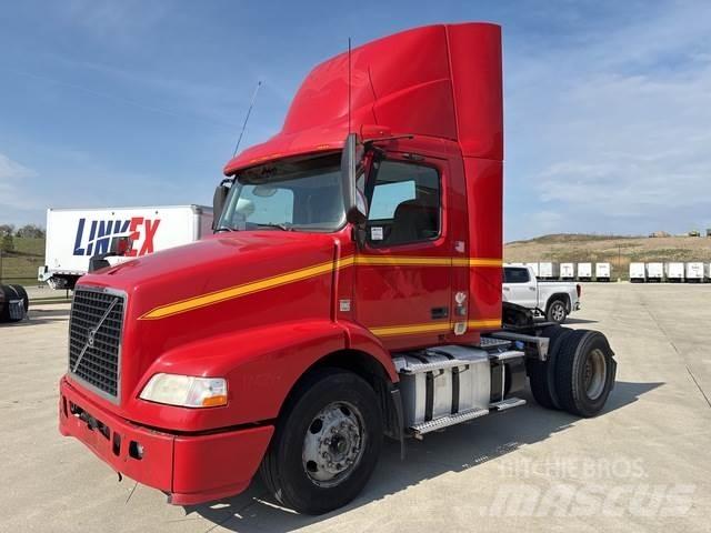 Volvo VNM42T 牵引车