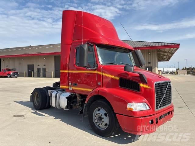 Volvo VNM42T 牵引车