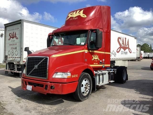 Volvo VNM42T 牵引车