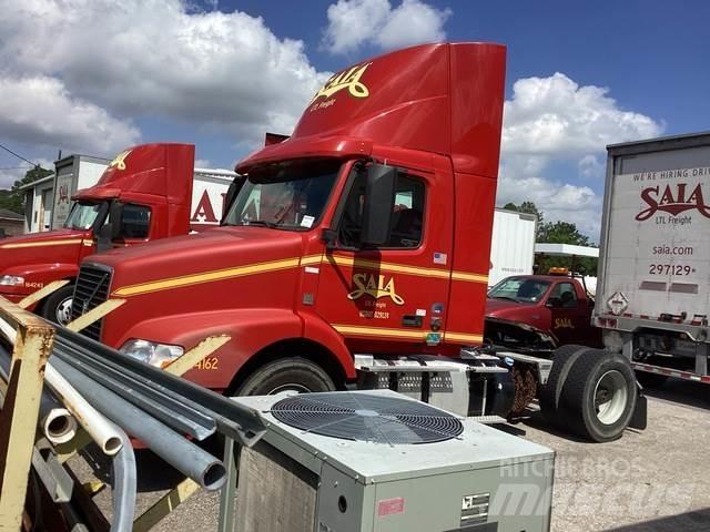 Volvo VNM42T 牵引车