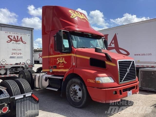 Volvo VNM42T 牵引车