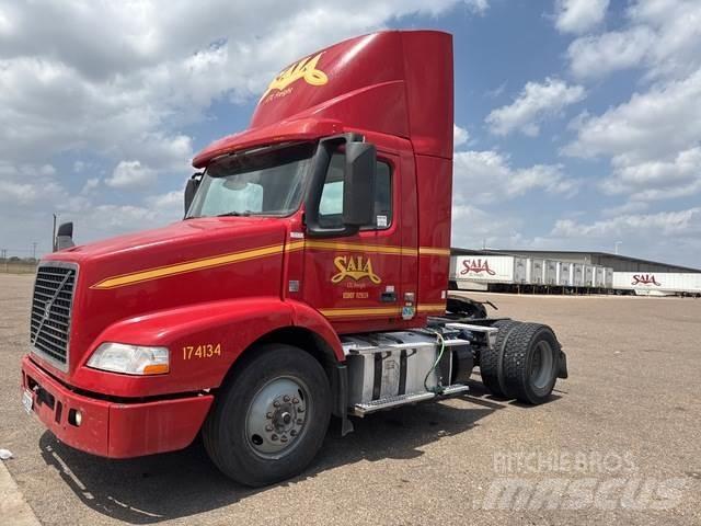 Volvo VNM42T 牵引车