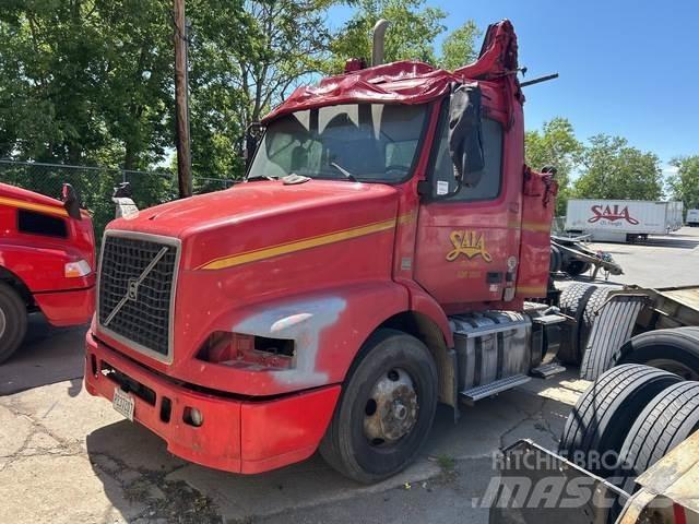 Volvo VNM42T 牵引车