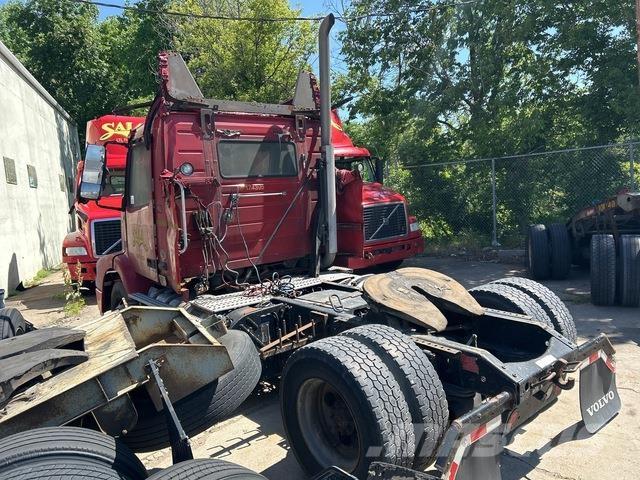 Volvo VNM42T 牵引车