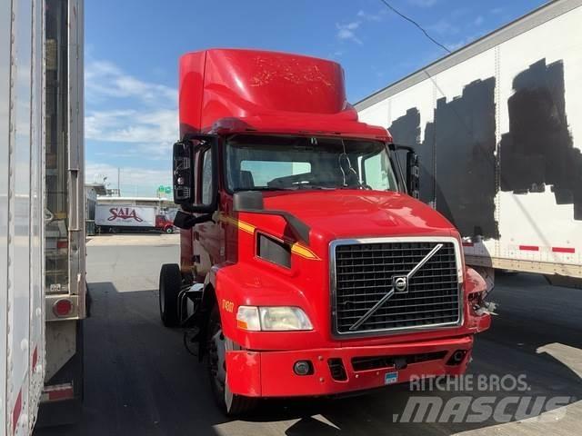 Volvo VNM42T 牵引车