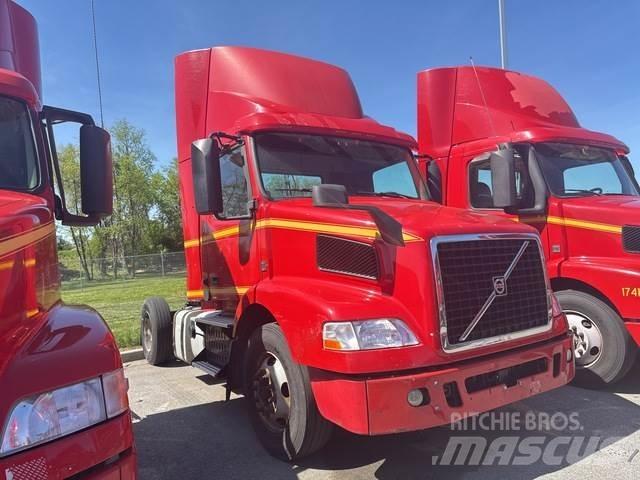 Volvo VNM42T 牵引车