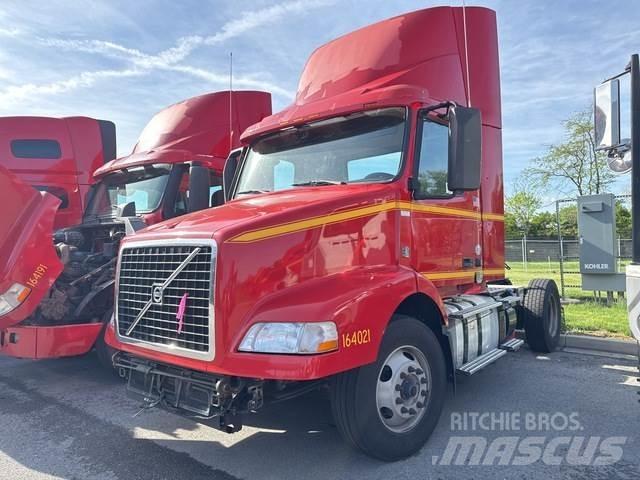 Volvo VNM42T 牵引车