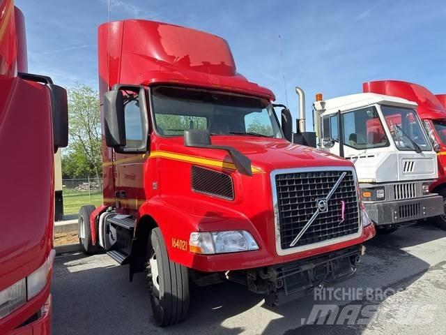 Volvo VNM42T 牵引车
