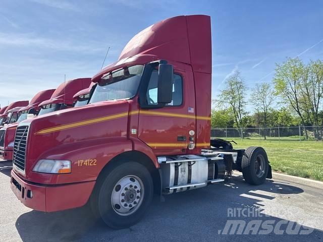 Volvo VNM42T 牵引车