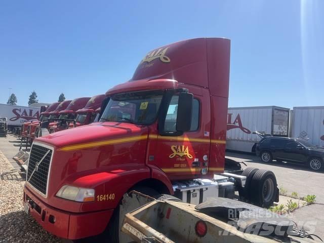 Volvo VNM42T 牵引车