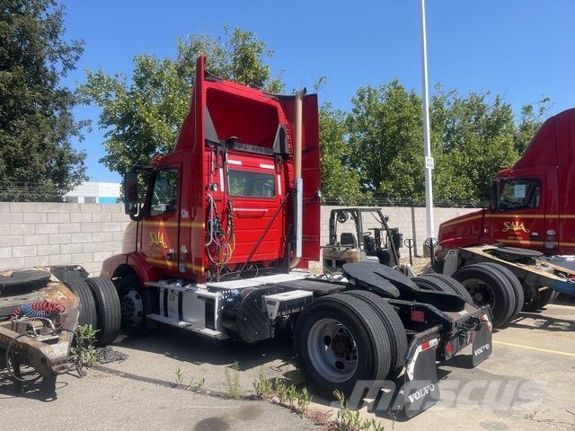 Volvo VNM42T 牵引车