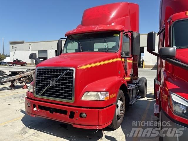Volvo VNM42T 牵引车