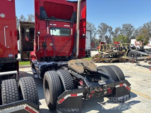 Volvo VNM42T 牵引车