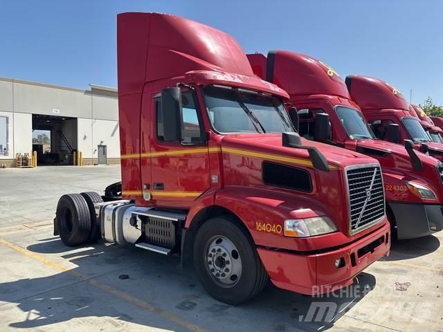 Volvo VNM42T 牵引车