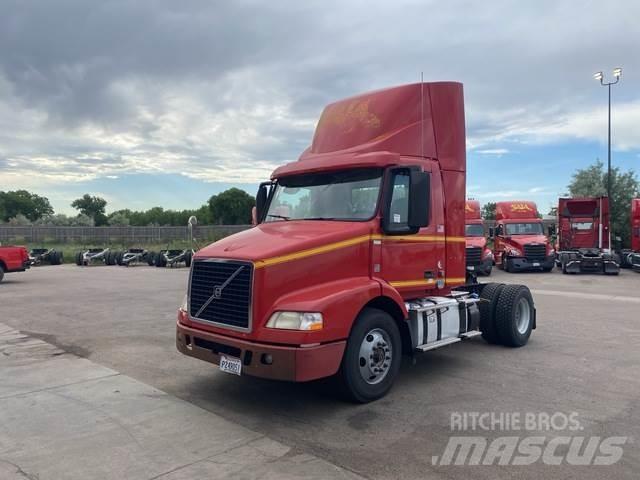Volvo VNM42T 牵引车
