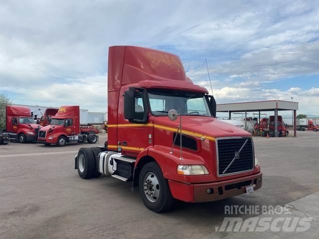 Volvo VNM42T 牵引车