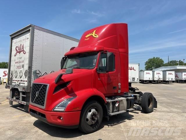 Volvo VNM42T 牵引车