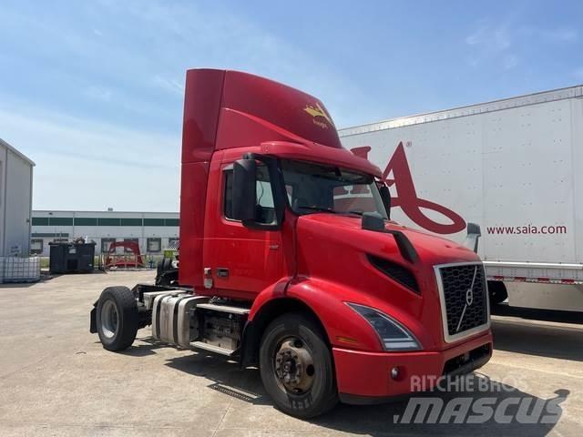 Volvo VNM42T 牵引车