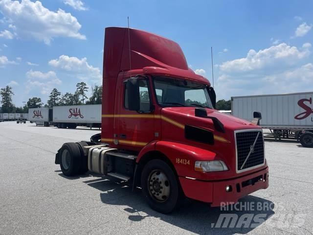 Volvo VNM42T 牵引车